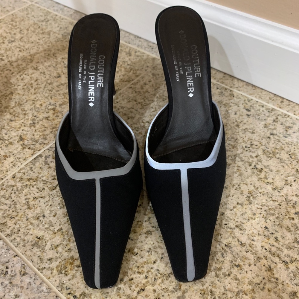 Very nice mules black with grey glow trim